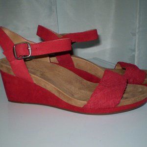 NEW LUCKY BRAND RED SANDALS SZ 10 M